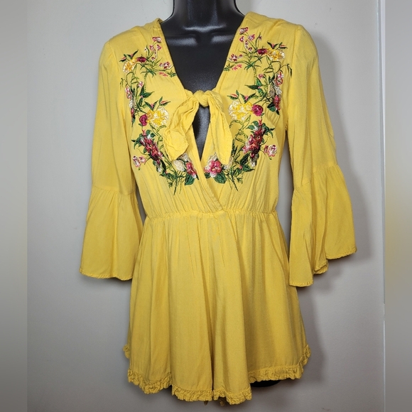 Peach Love California Embroidered Floral Romper sz S - Picture 1 of 9
